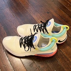 Women’s 9.5 Nike Joyrides